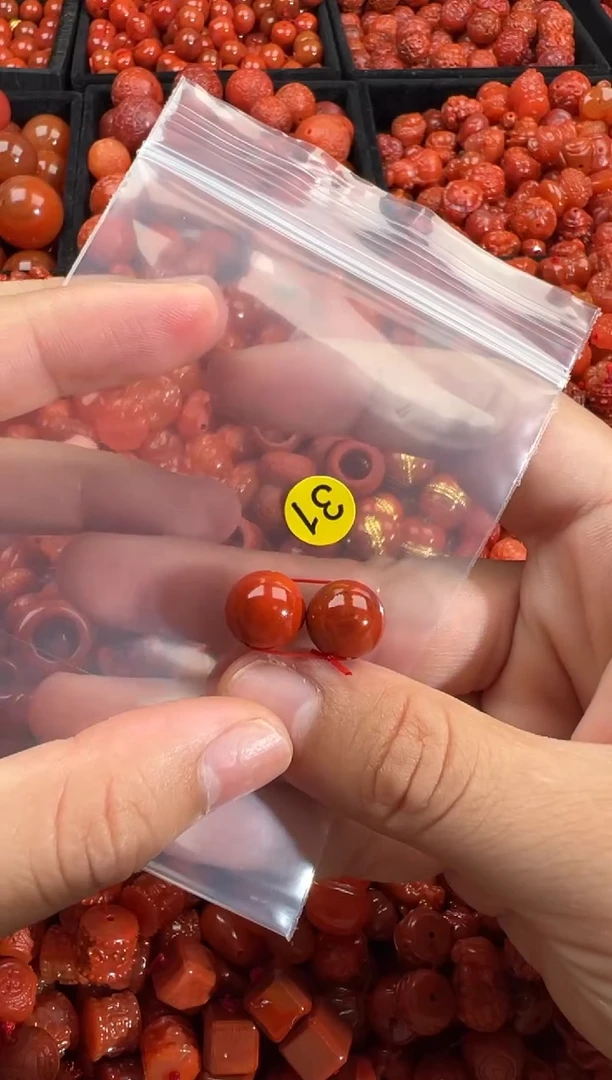 南红玛瑙未镶嵌颈饰1