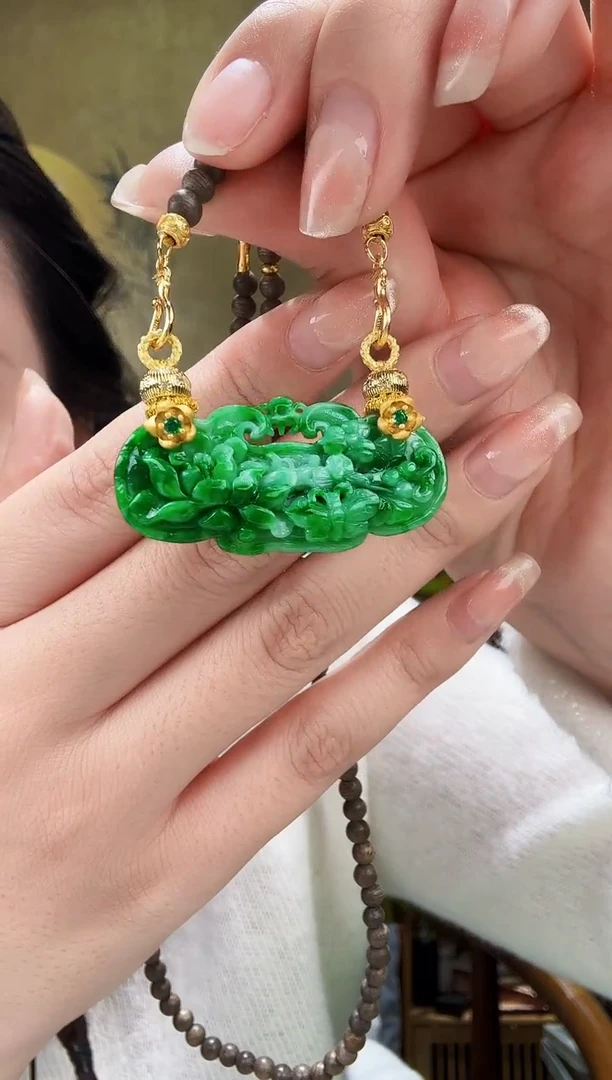 颈饰未镶嵌翡翠吊坠