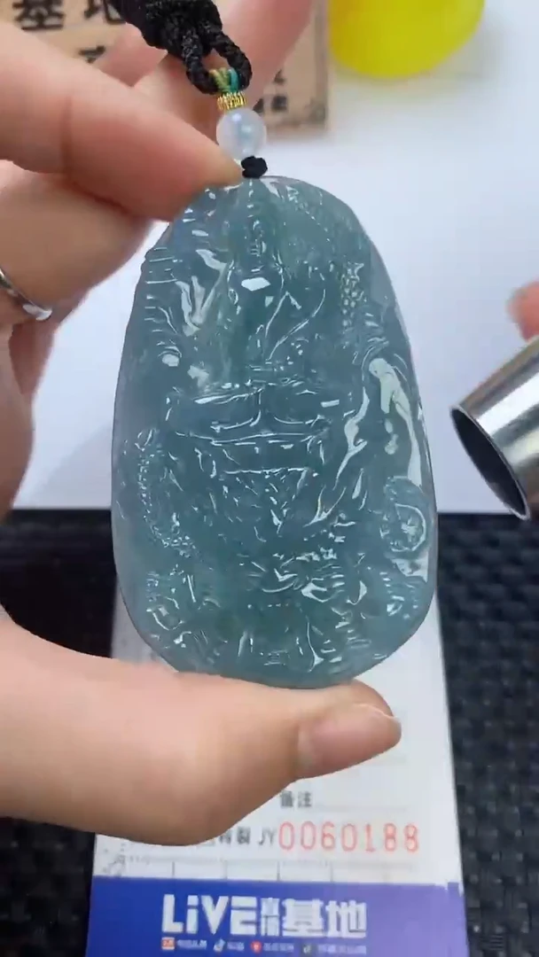 翡翠未镶嵌颈饰