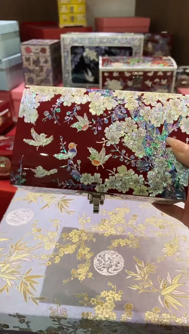 微瑕鱼锁绒布底·弘贝雅螺钿漆器文化馆