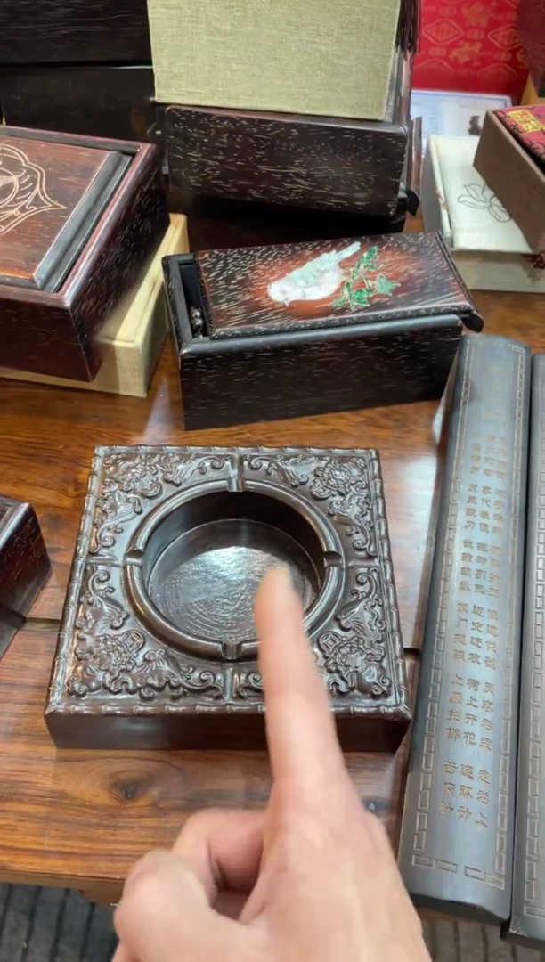 【闪购商品】木檀木满雕烟灰缸啊啊啊