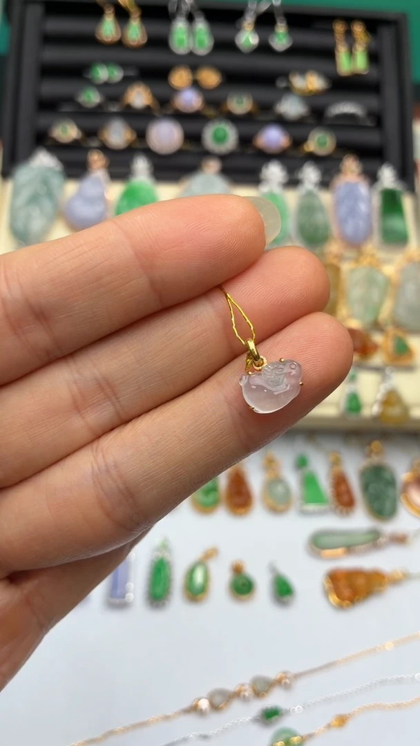 颈饰18K金镶嵌翡翠天然翡翠A货