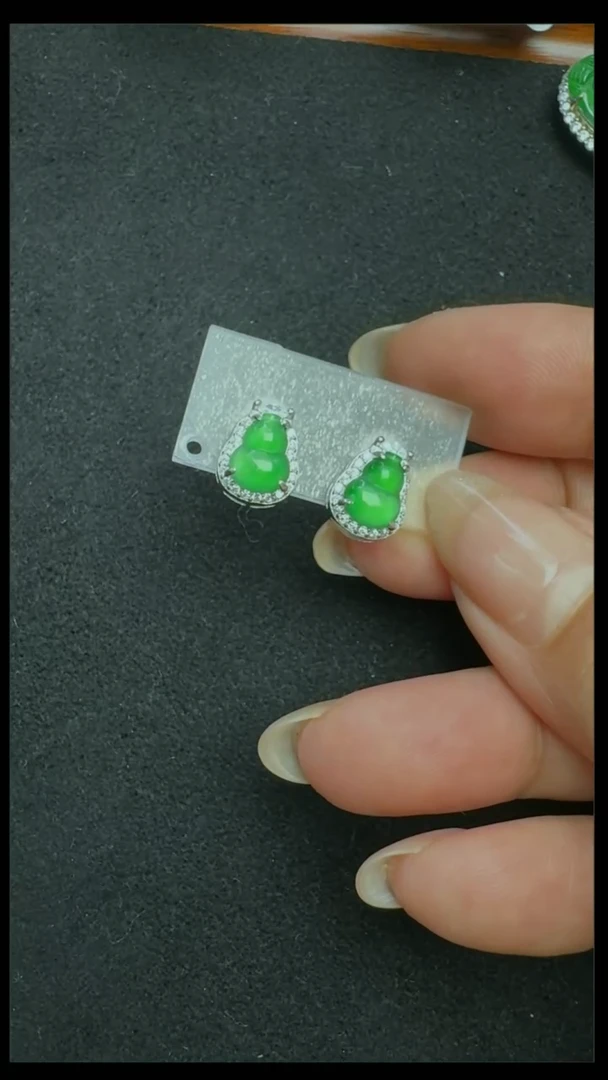 【闪购商品】翡翠耳饰银S925镶嵌葫芦