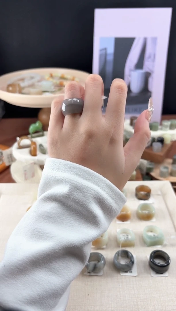 未镶嵌戒指和田玉11圈烟紫