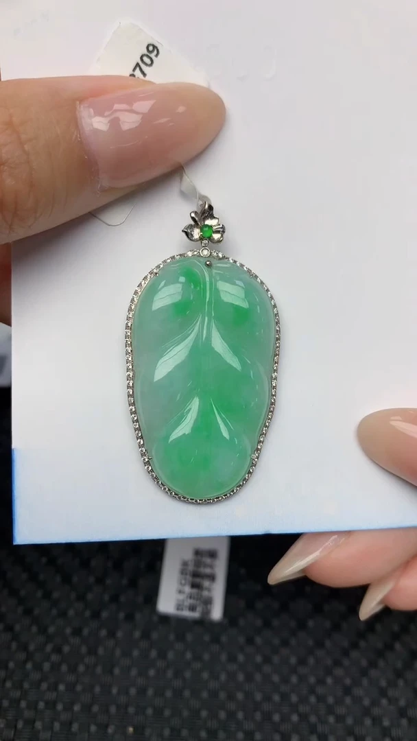 翡翠18K金镶嵌颈饰天然翡翠a货