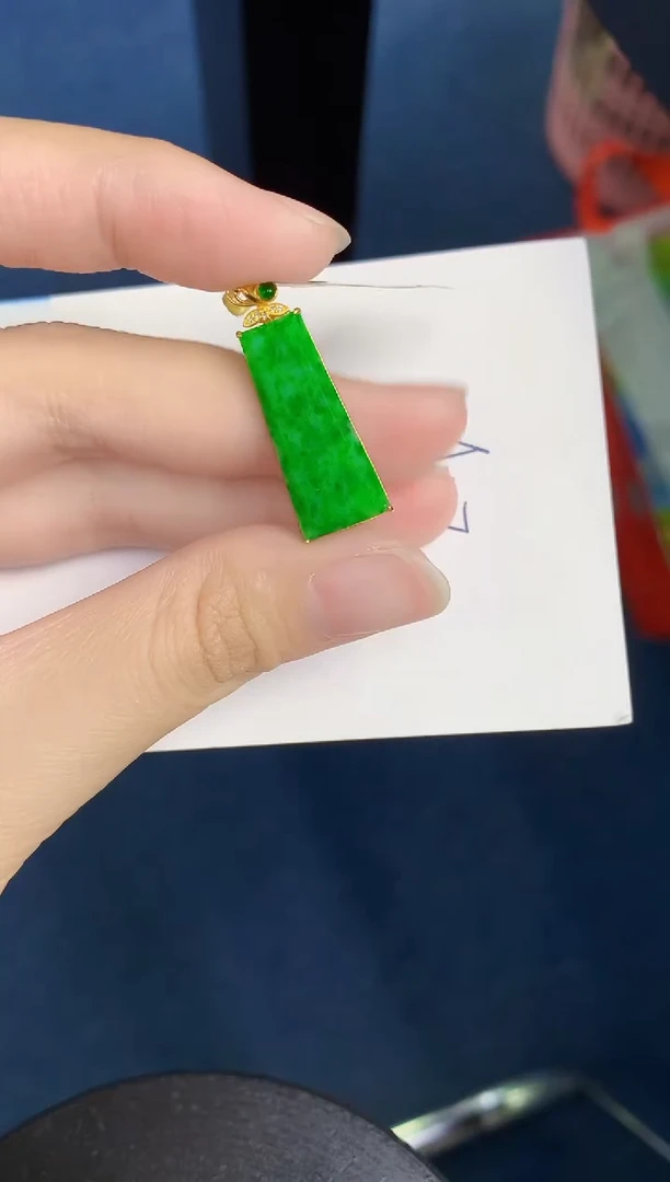 翡翠18K金镶嵌颈饰天然翡翠緬甸A貨