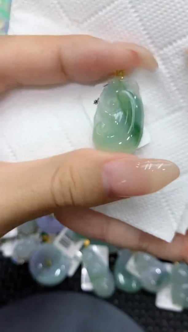 颈饰18K金镶嵌翡翠111111111111