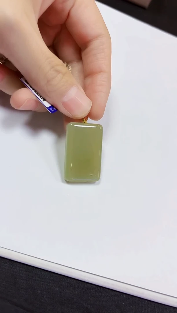 颈饰未镶嵌和田玉挂件