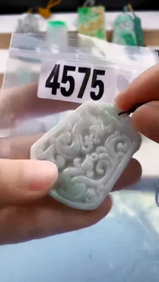 翡翠未镶嵌颈饰天然翡翠吊坠挂件