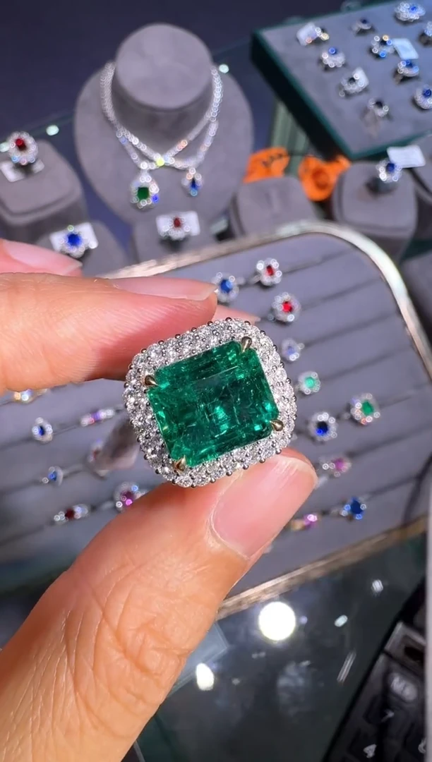 18K金镶嵌戒指祖母绿【闪购】8.36ct/展会同步价/沃顿