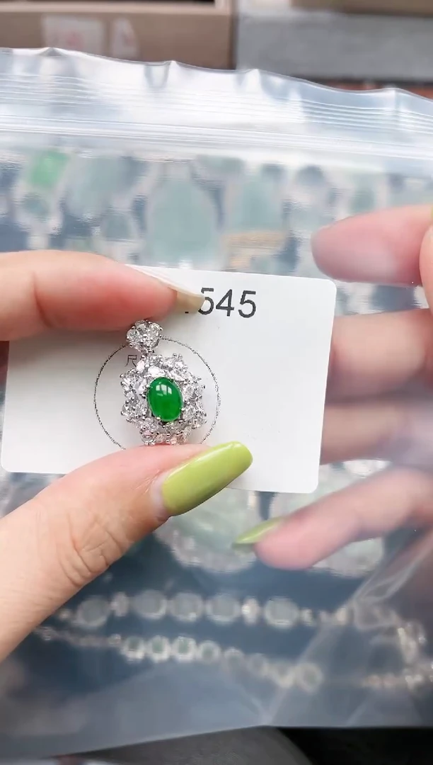 【闪购商品】翡翠颈饰未镶嵌1545赠皮绳