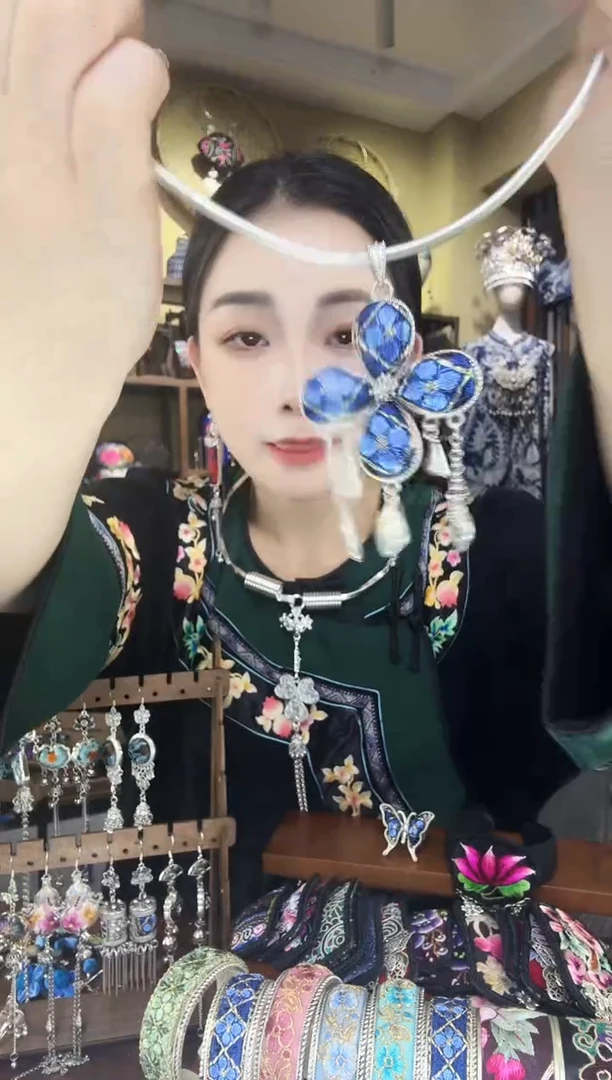 刺绣非遗刺绣民族风吊坠