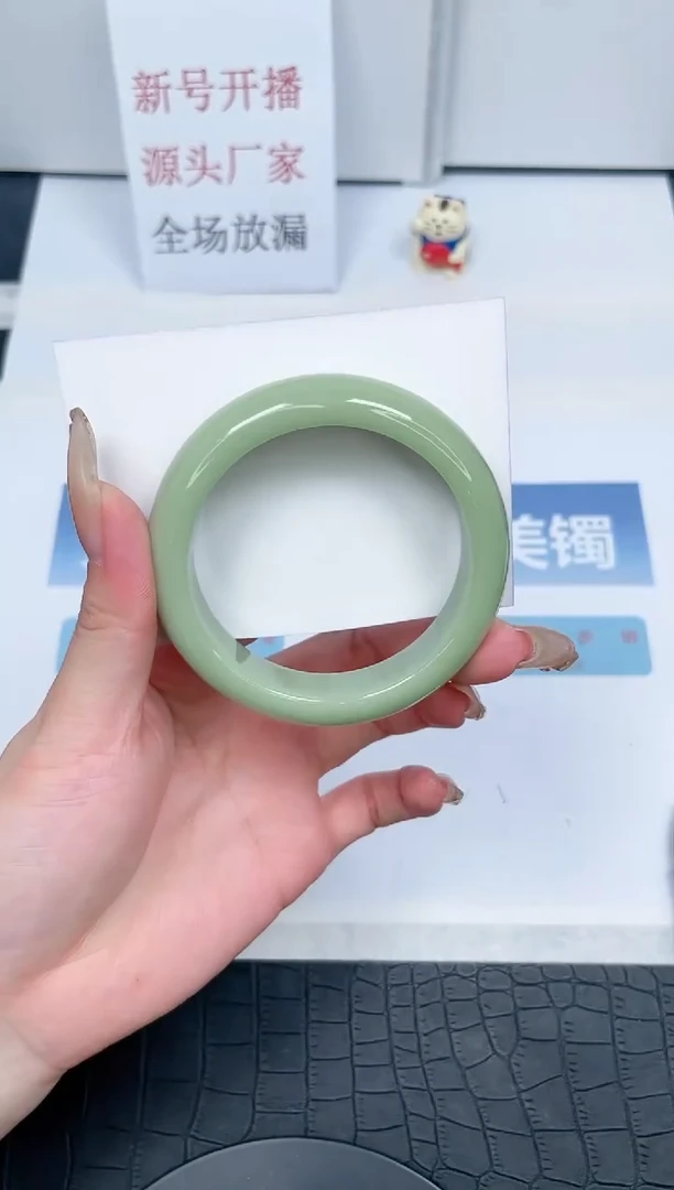 【闪购商品】石英质玉手镯未镶嵌V140-56.6