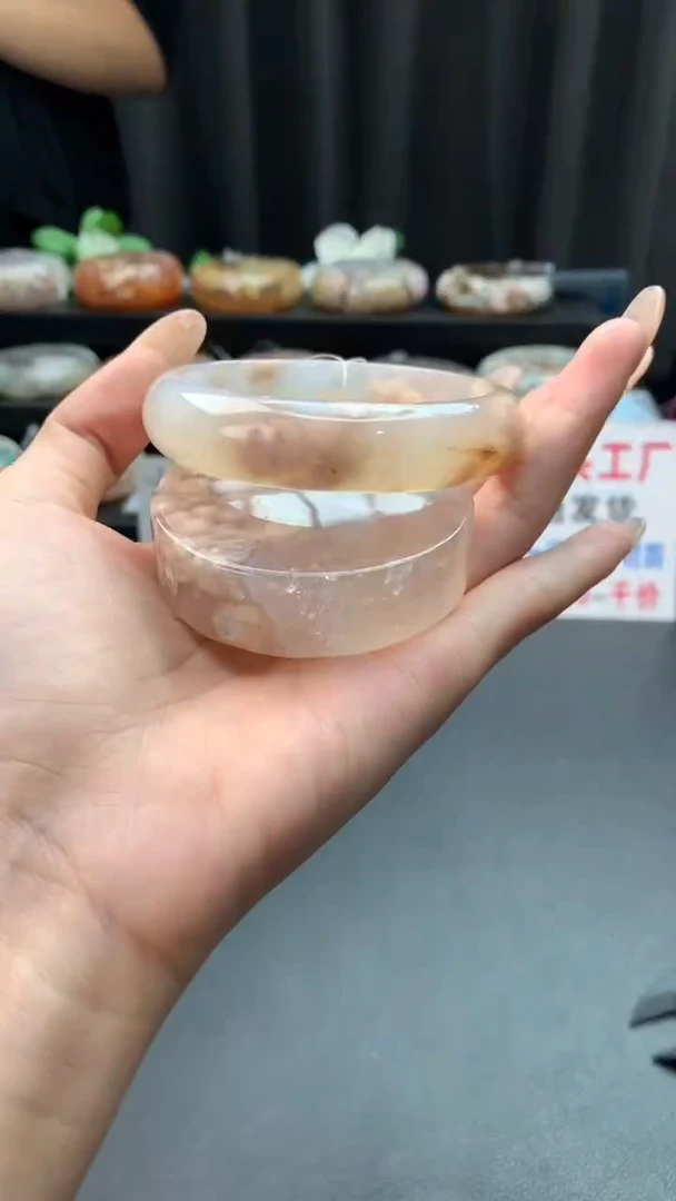 未镶嵌手镯石英质玉（58圈口）赠送镯心