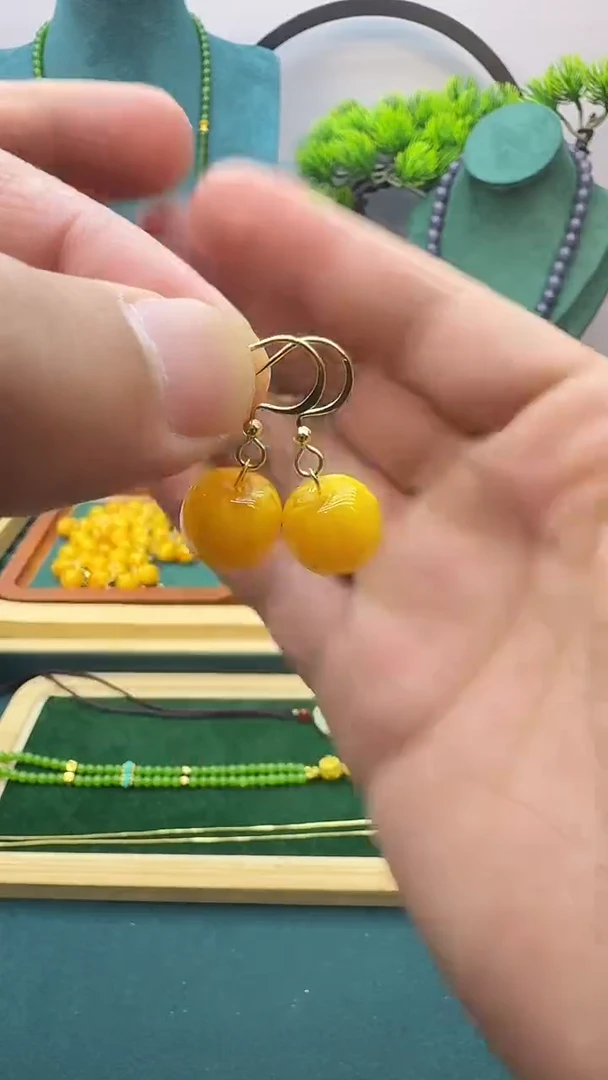 14K金镶嵌蜜蜡耳饰E01