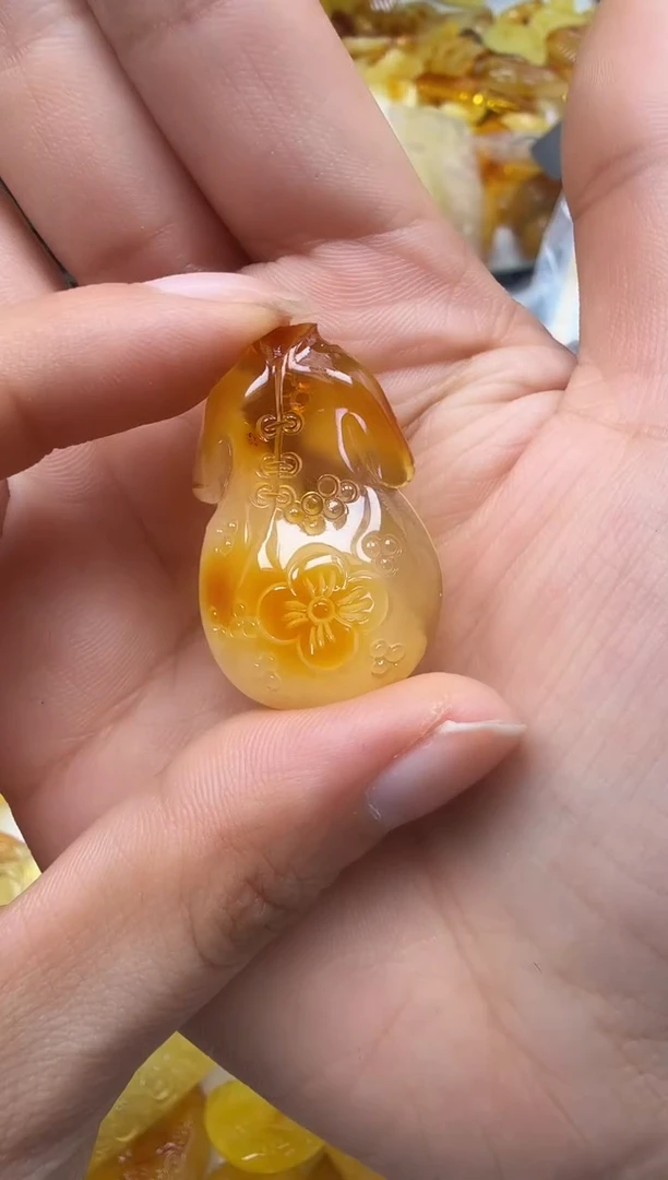 裸石琥珀未镶嵌如图