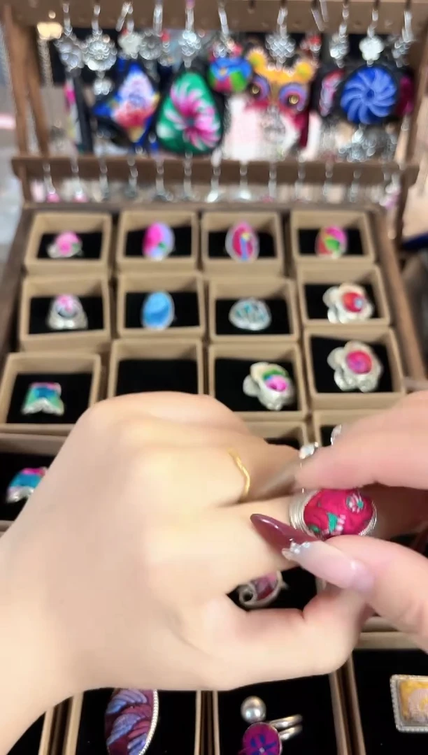 织绣彩云南阁非遗老绣饰品025