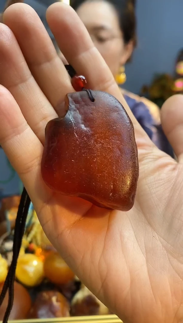 未镶嵌颈饰琥珀吊坠
