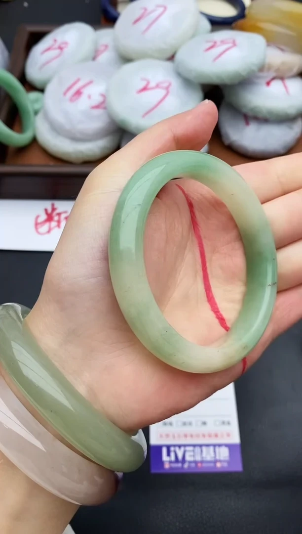 未镶嵌手镯石英质玉8+58.6