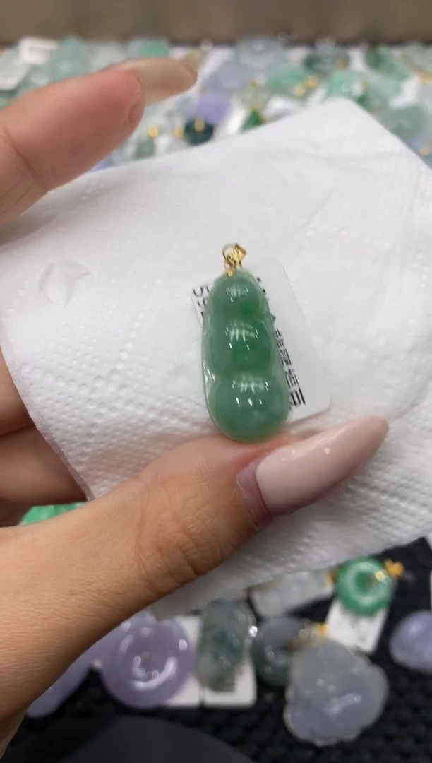 颈饰18K金镶嵌翡翠111111111111