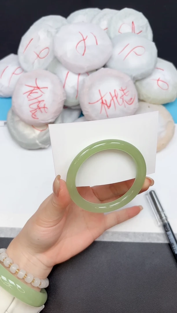 未镶嵌手镯石英质玉86/53.7