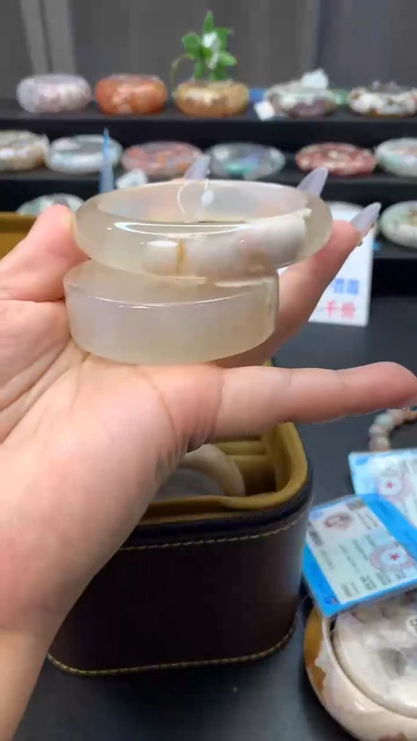未镶嵌手镯石英质玉（59圈口）赠送镯心