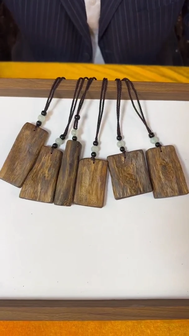 【闪购商品】沉香手串472006/007随形牌子多样发其一