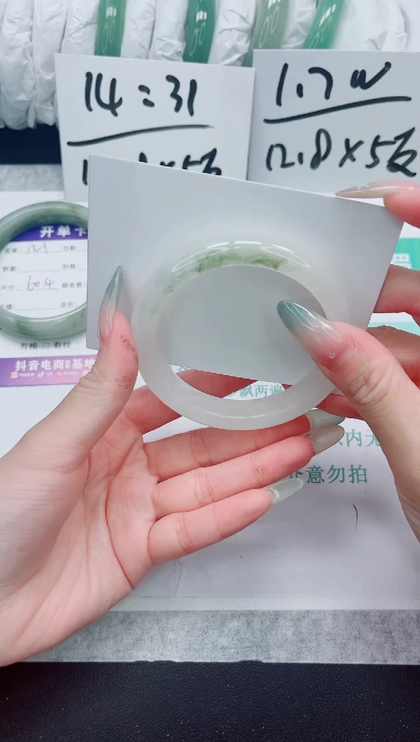 石英质玉手镯未镶嵌122/56