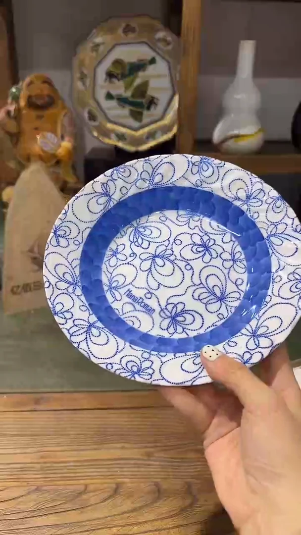 蓝色大盘子··········