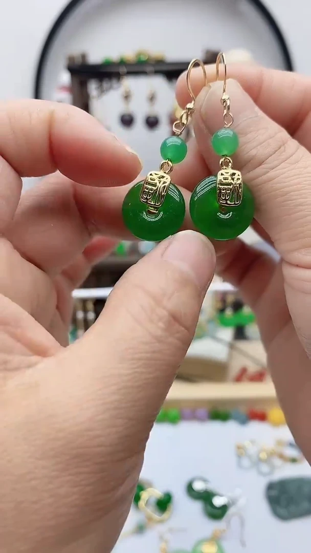 未镶嵌石英质玉（天山翠）耳饰76