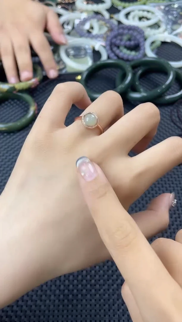 和田玉未镶嵌颈饰天然和田玉  01