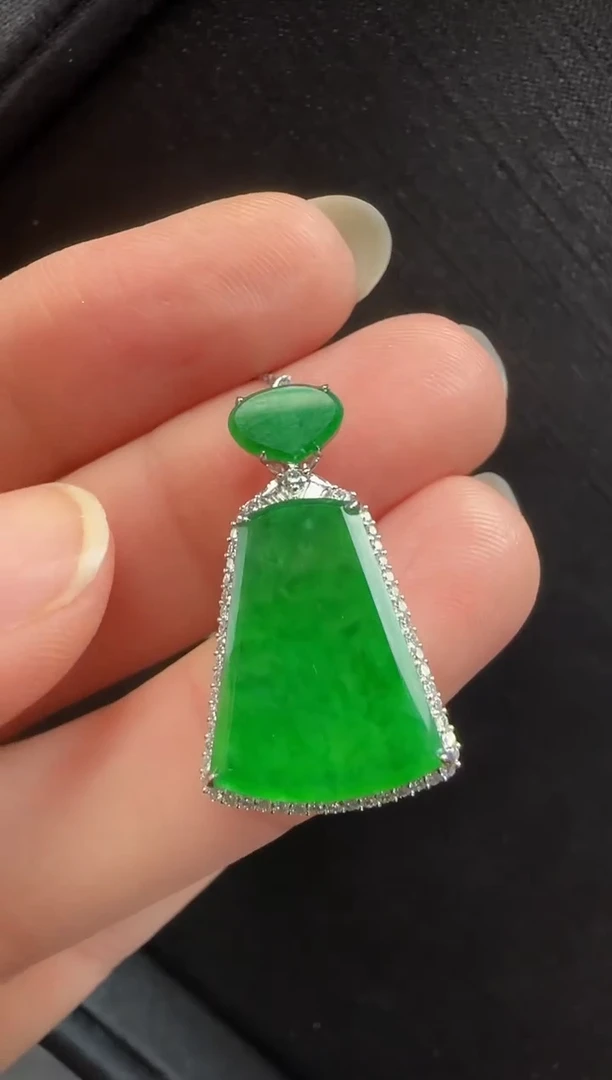 颈饰18K金镶嵌翡翠426无事牌一个