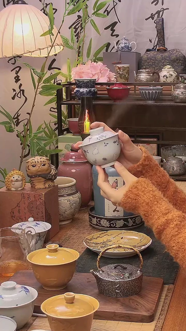 【闪购商品】造繁景德镇手绘招福纳贵兔子盖碗125ml