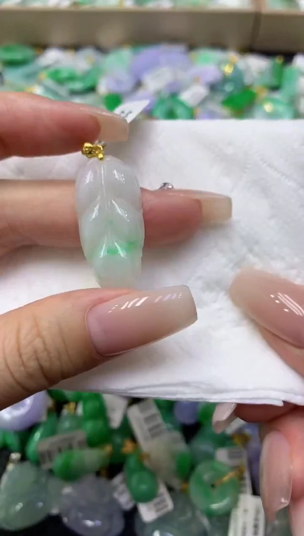 颈饰未镶嵌翡翠天然缅甸翡翠A货