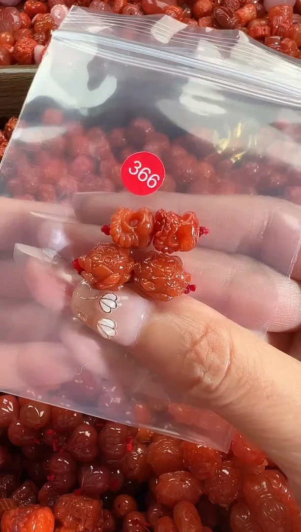 颈饰未镶嵌南红玛瑙1