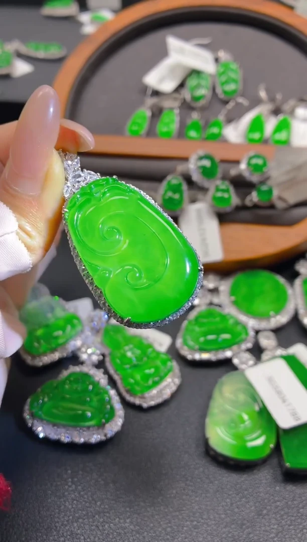 银S925镶嵌翡翠耳饰1