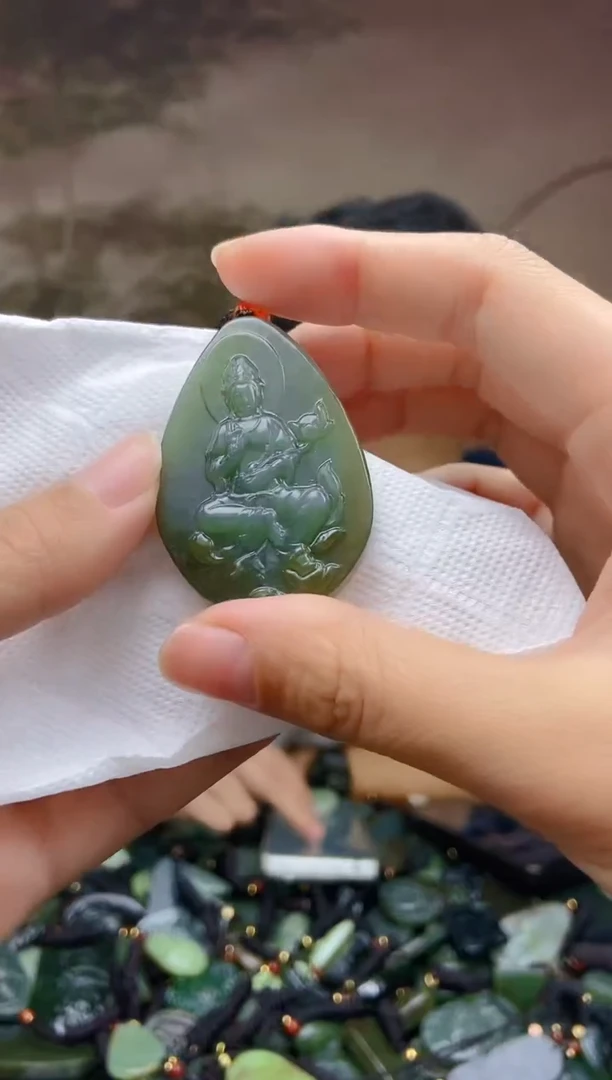 颈饰未镶嵌和田玉1