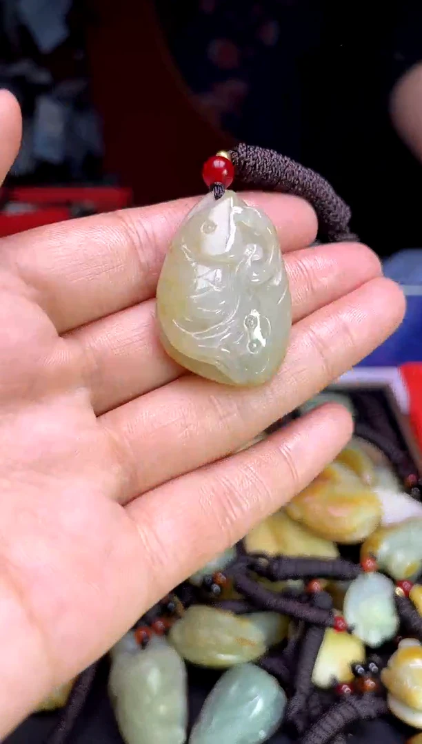 和田玉未镶嵌颈饰1