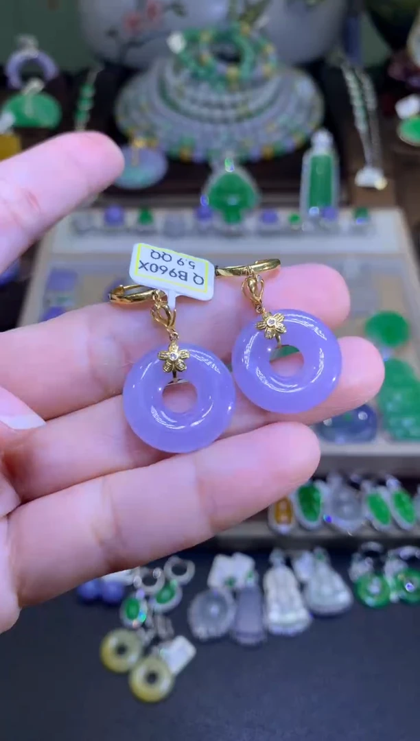 翡翠18K金镶嵌颈饰翡翠A货