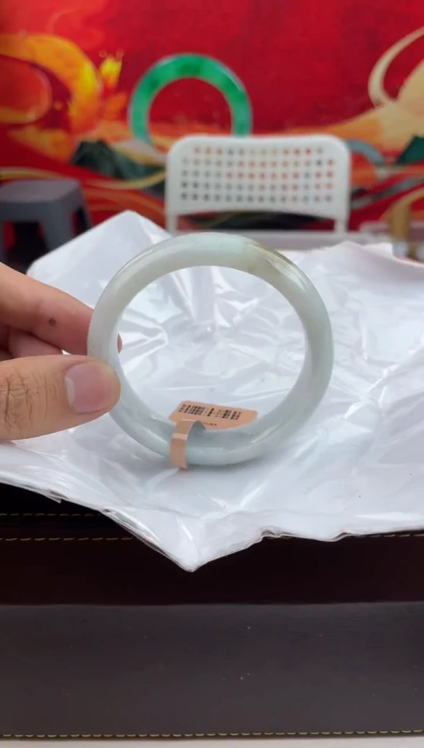 【闪购商品】翡翠手镯未镶嵌10翡翠手镯（微瑕）