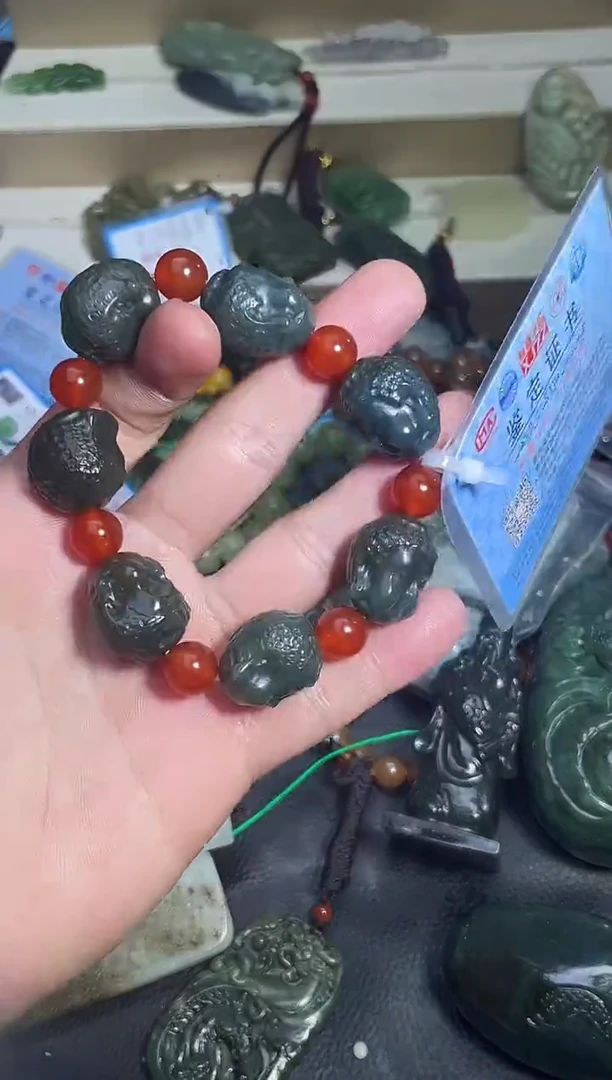 颈饰未镶嵌和田玉1
