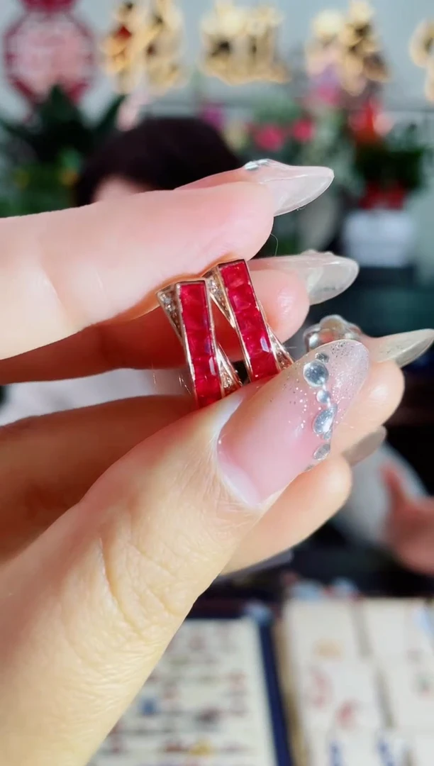 【闪购商品】红宝石耳饰银S925镶嵌耳饰