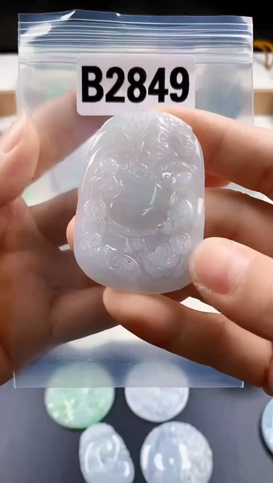 颈饰未镶嵌翡翠天然翡翠吊坠挂件