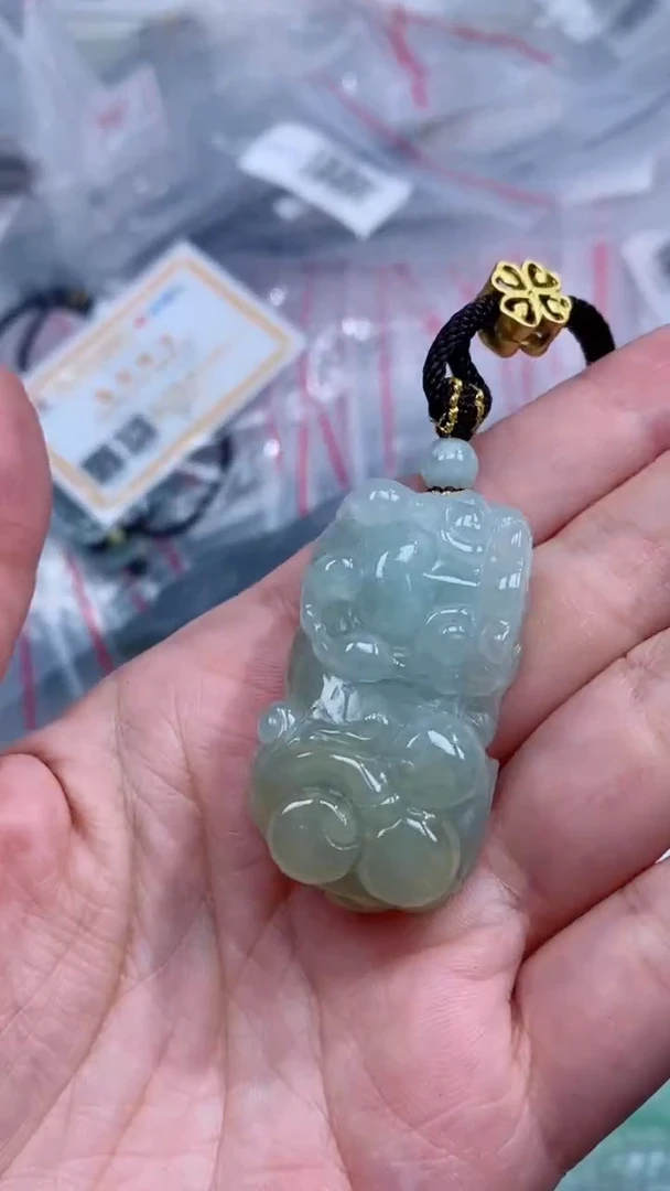 翡翠未镶嵌颈饰吊坠