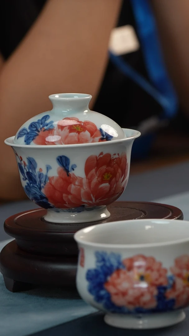 盖碗非遗传承-釉里红研究院-釉下青花加彩盖碗