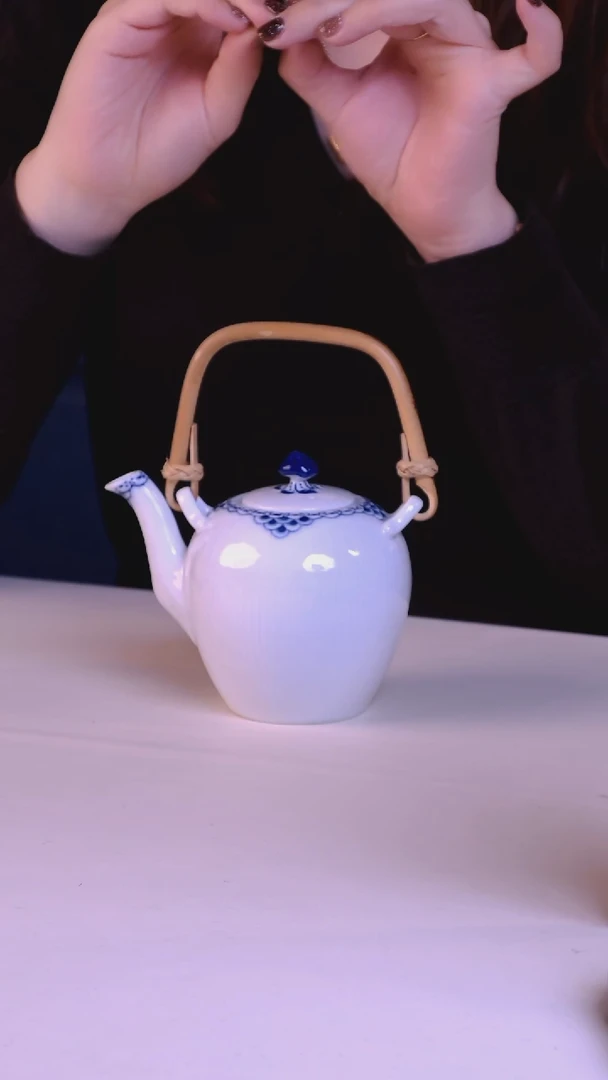 每天早上6点开播（提篮壶公主蓝350ml