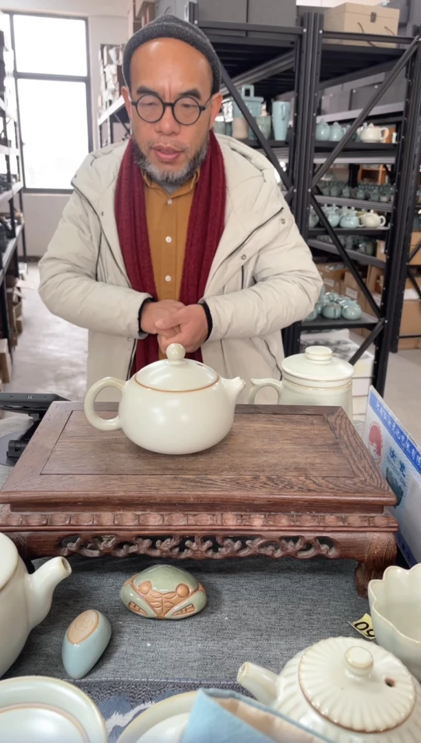 【闪购商品】瓷片微瑕月白西施壶。。。