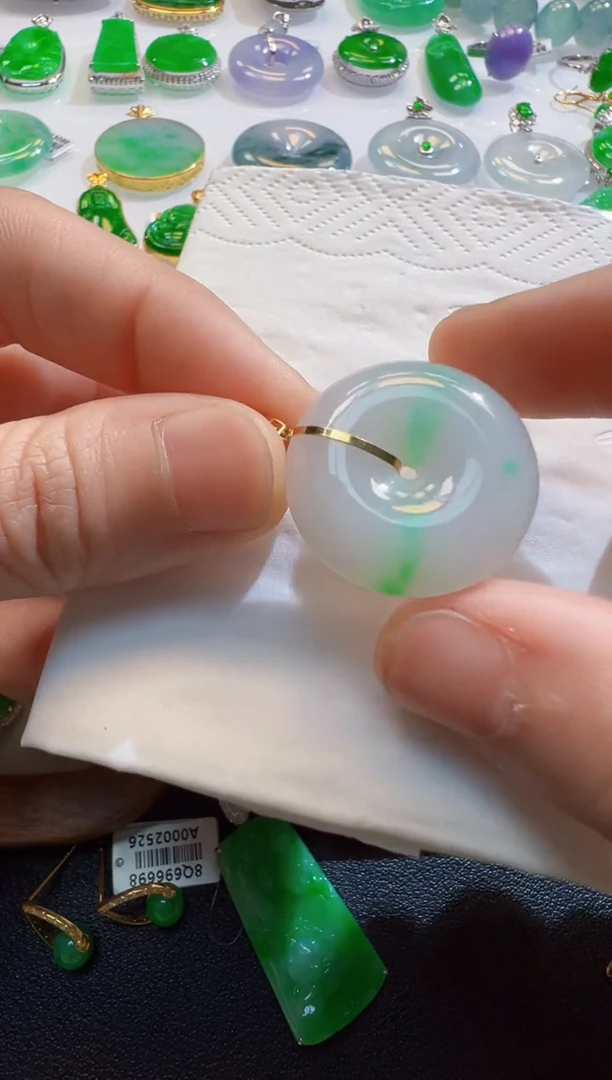 翡翠18K金镶嵌吊坠(不含链)扣子