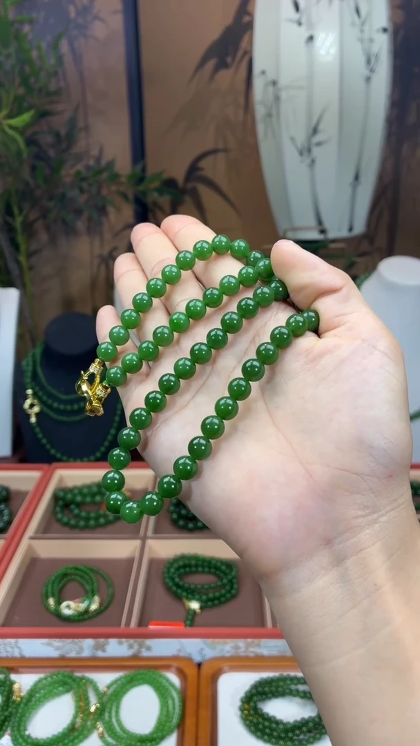 颈饰未镶嵌和田玉（碧玉）?****98阳绿无矿锁骨链