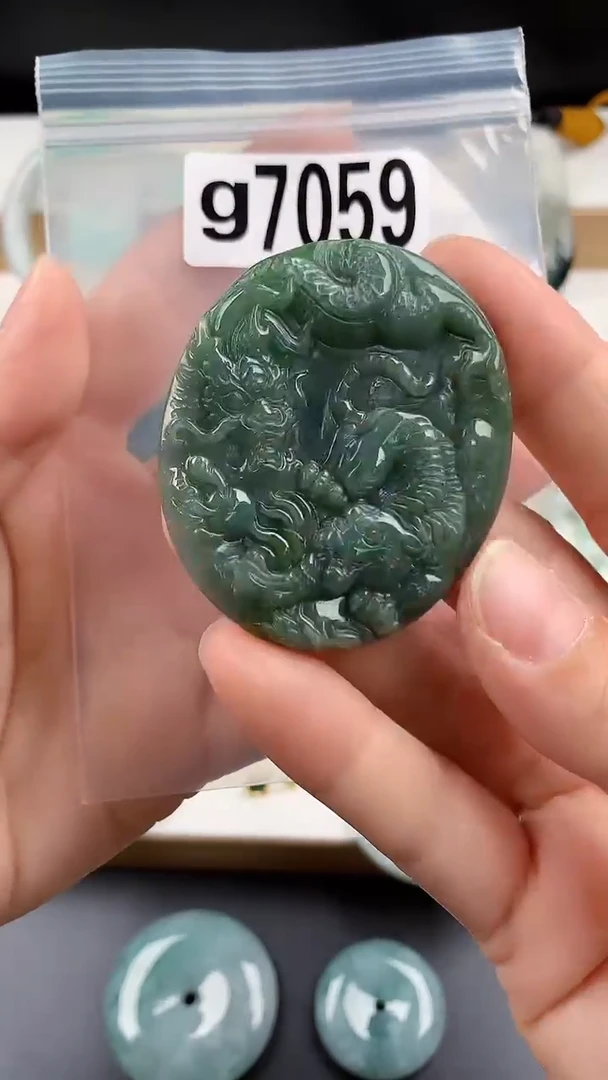 颈饰未镶嵌翡翠天然翡翠吊坠挂件